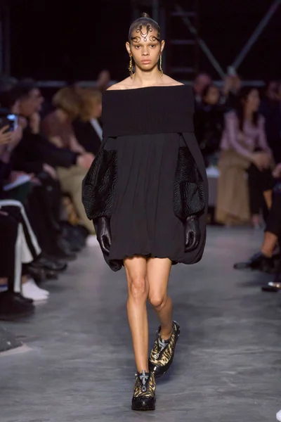 Look 18
